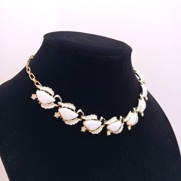 VINTAGE NECKLACE white thermoset silvertone rhinestones Mid-century 16" length - Picture 1 of 11